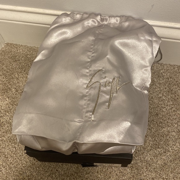 NIB Giuseppe black and white patterned peep toe heels. Size 38.5 - Picture 14 of 16